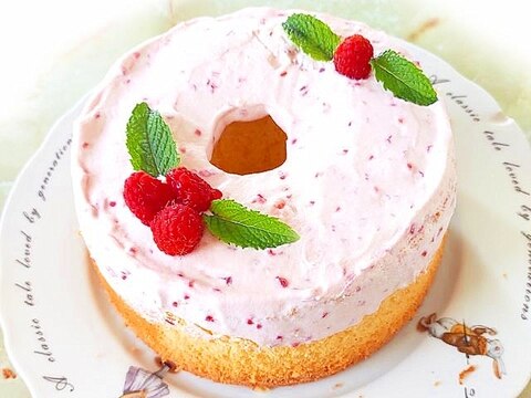 ラズベリーで!ミルクシフォンのベリークリーム乗せ♪